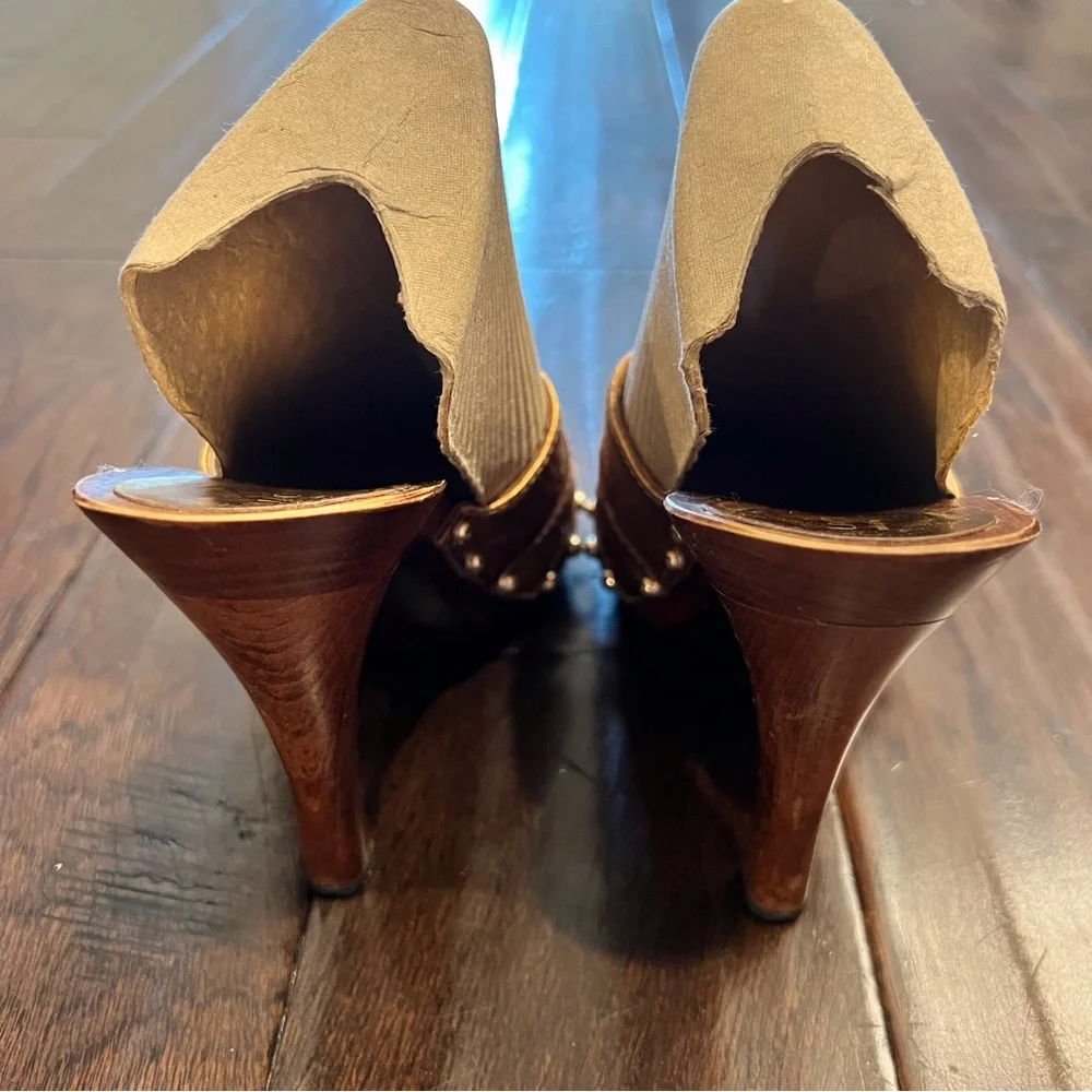 Authentic Gucci Women's Metallic Gold Slide Sandals with Horsebit Detail